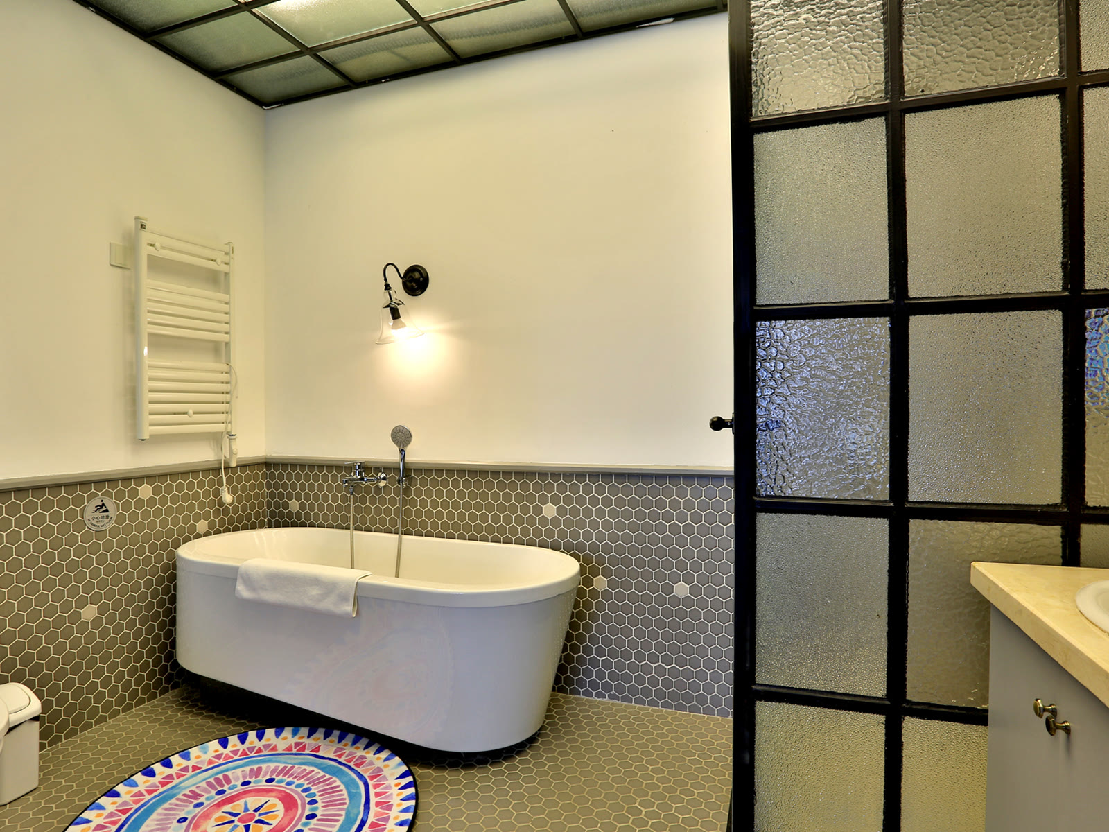 Courtyard King Room: In-room bathtub