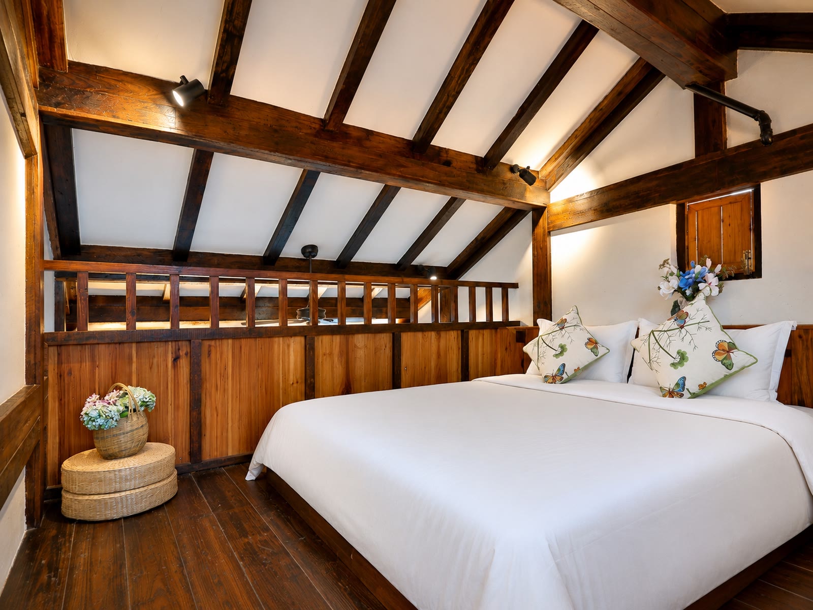 Family Loft Room: King bed in the loft