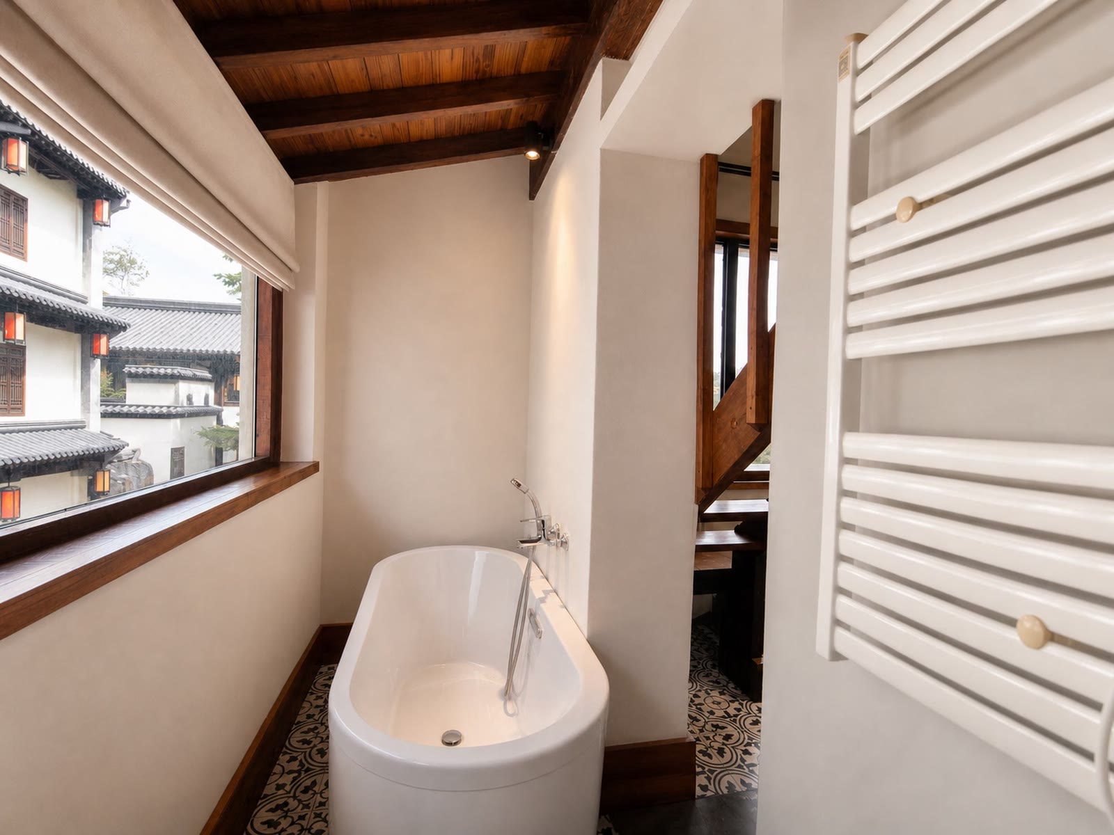 Loft King Room: In-room bathtub