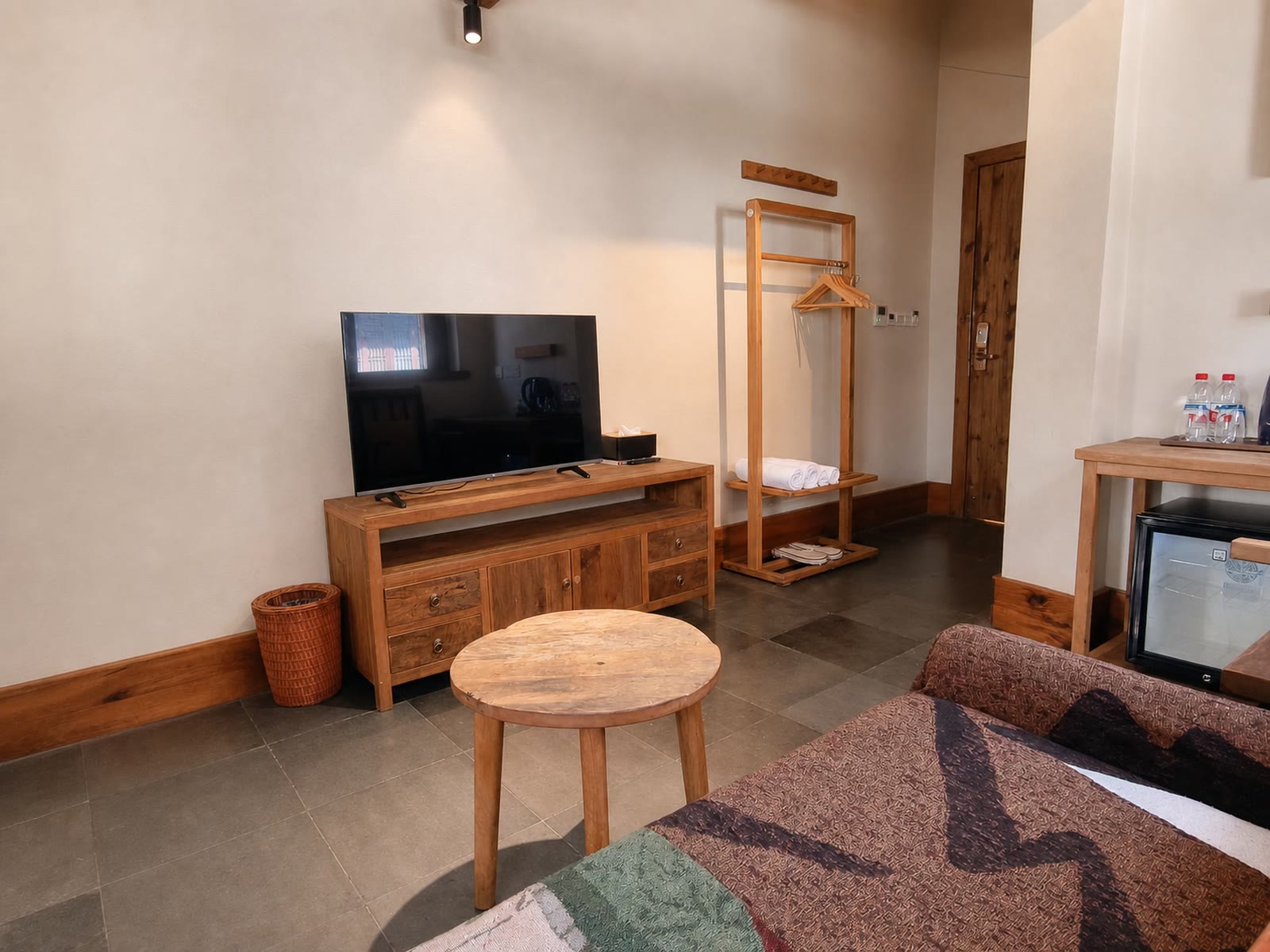 Loft King Room: Television and lower sitting area