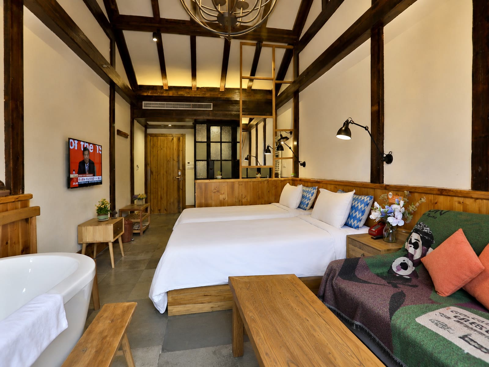 Old Street Twin Room: Room seen from the window side