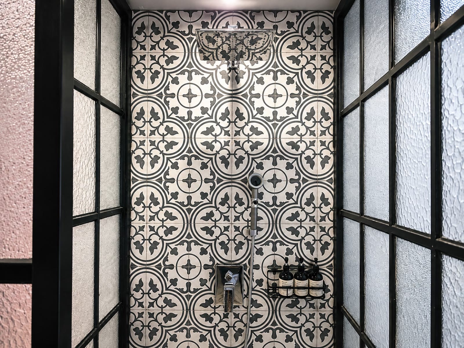 Old Street Twin Room: Separate shower