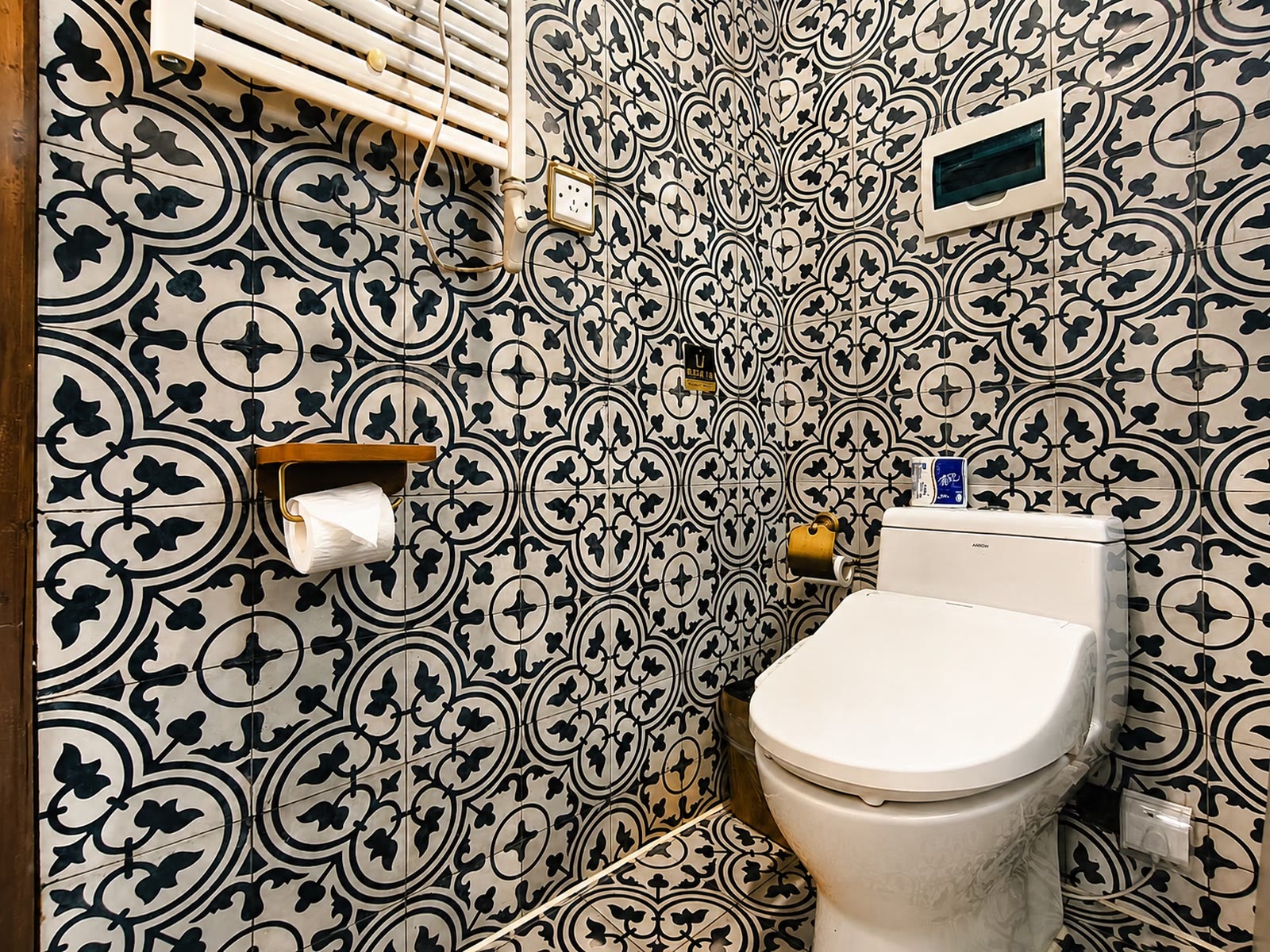 Skylight Courtyard Twin Room: Smart toilet