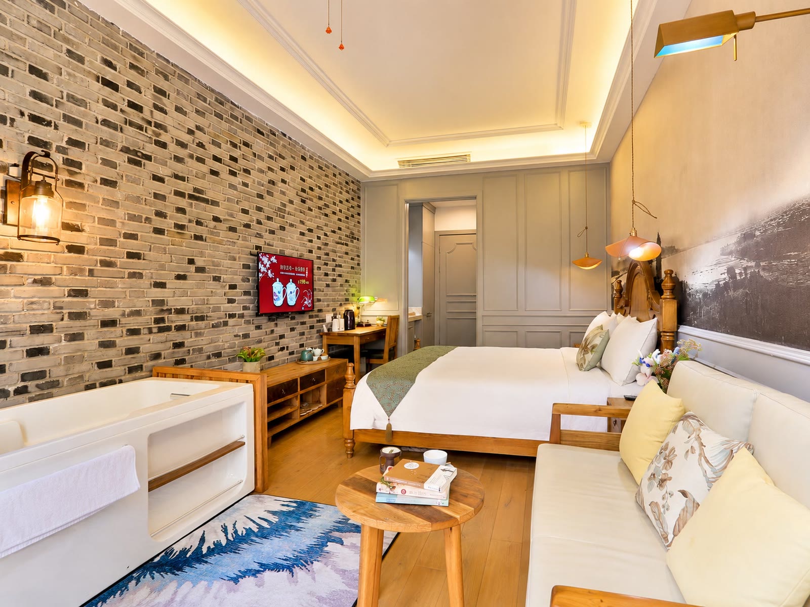 Waterside Balcony Room: Room seen towards the entrance